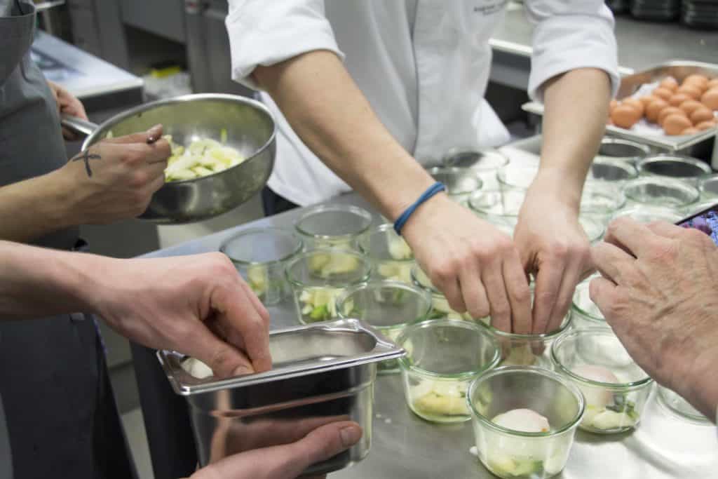 Wachsei, Onsen-Ei im August und Maria mit Spargel und Schwarzer Tr&uuml;ffel.