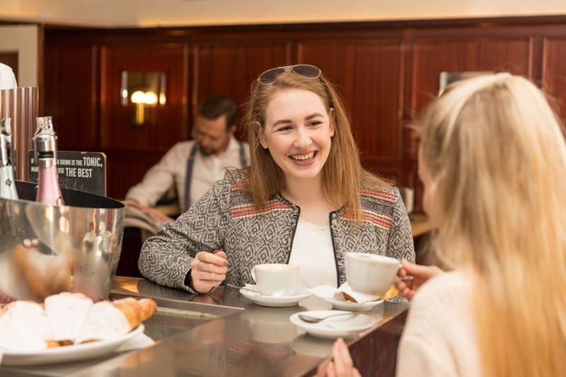 Kaffee mit der besten Freundin schmeckt am besten in der Bar Centrale
