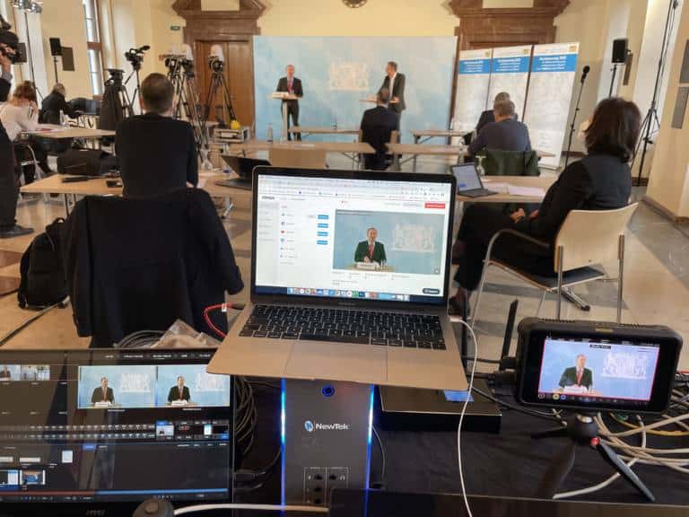 Pressekonferenz-Wirtschaftsministerium
